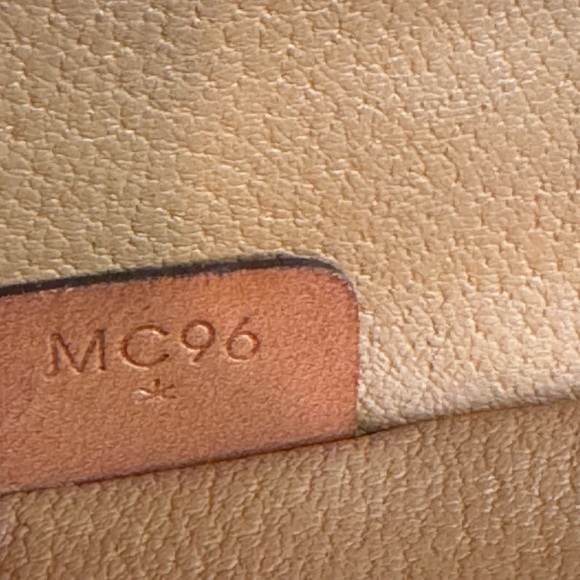 Authentic vintage Celine Macadam toiletry/ make up bag - Picture 9 of 9